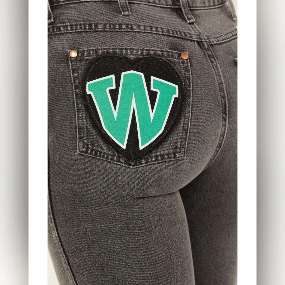 Wrangler Wanderer 622 High Rise Flare Jeans NWT 27x34 Tall Heart Patch Grey - Picture 3 of 16